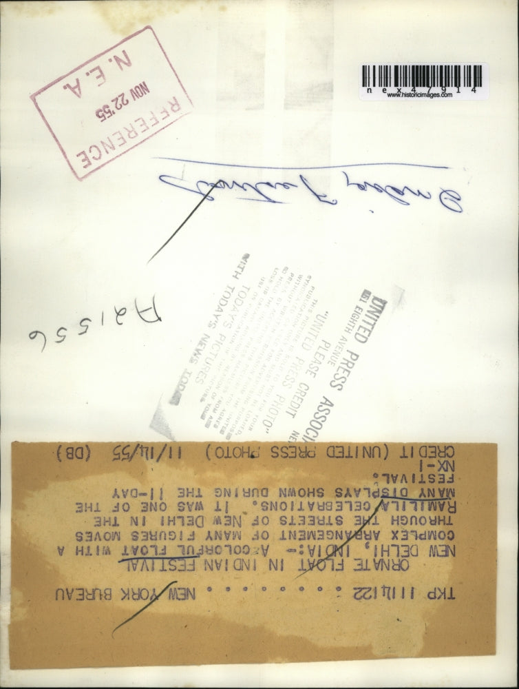 1955 Press Photo Colorful float with many figures through the New Delhi streets