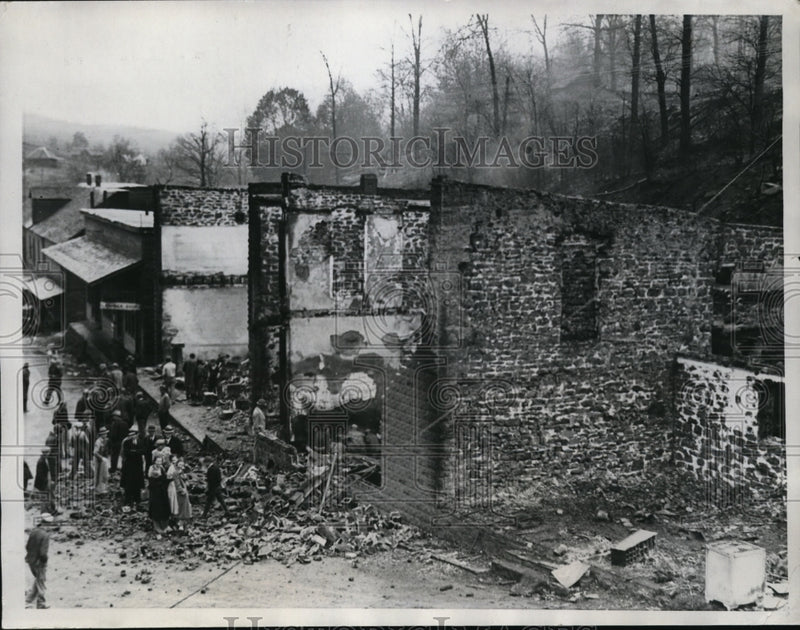 Load image into Gallery viewer, 1935 Press Photo The wreckage of the business district from fire
