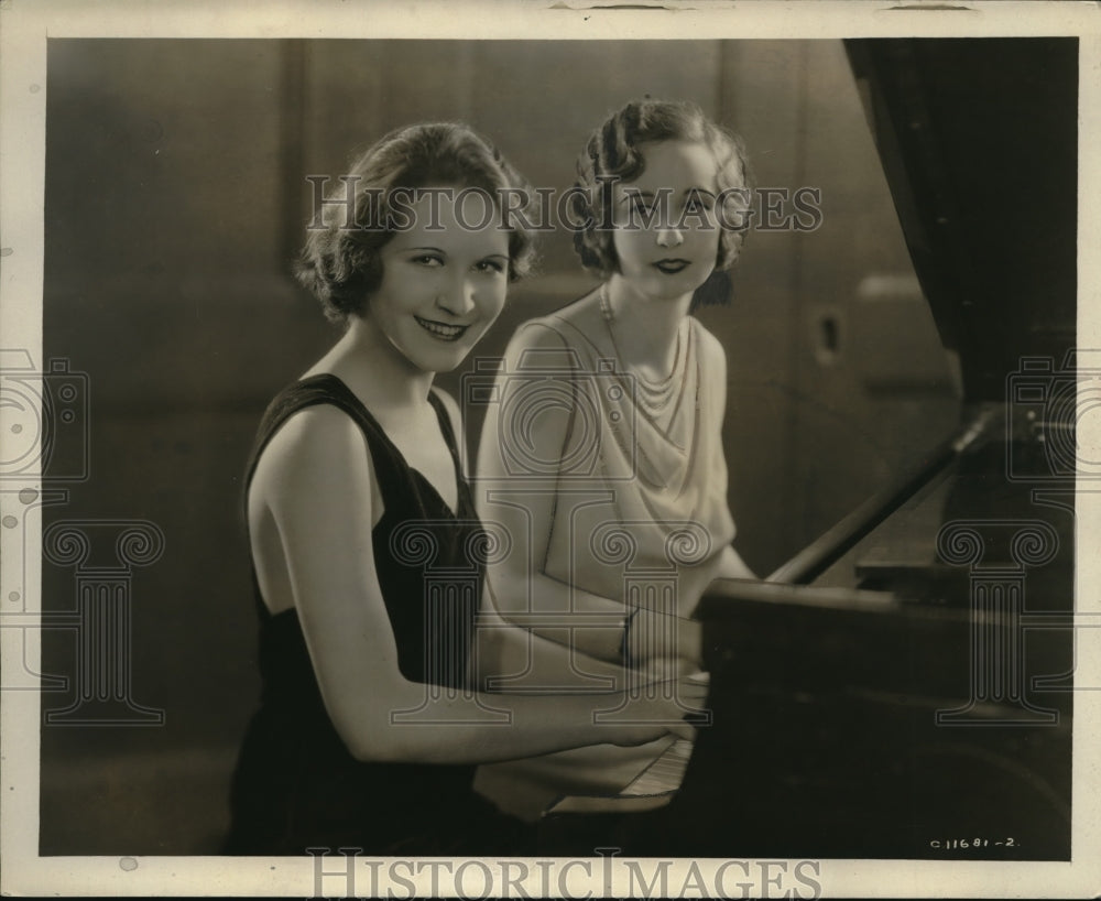 1932 Press Photo Sandra Phillips, Peggy Keenan in Piano Pictures for CBS