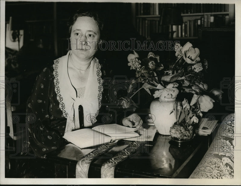 Load image into Gallery viewer, 1932 Press Photo Ms. Cornelia M. Van Asch Van Wyck of Utrecht, Holland
