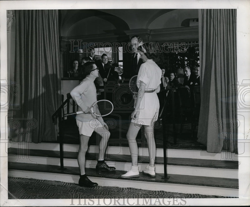 Load image into Gallery viewer, 1947 Press Photo Most Resort Hotel post their rules of dress
