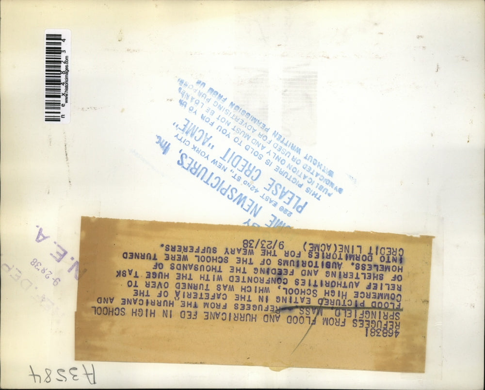 1938 Press Photo Springfield Mass. Refugees from hurricane at Commerce HS