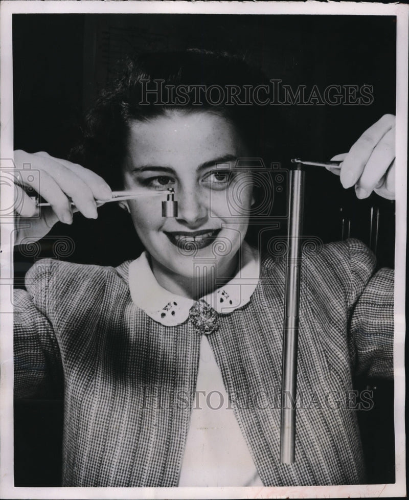 Load image into Gallery viewer, 1951 Press Photo Dolores O'Hara of General Electric shows new cobalt magnet
