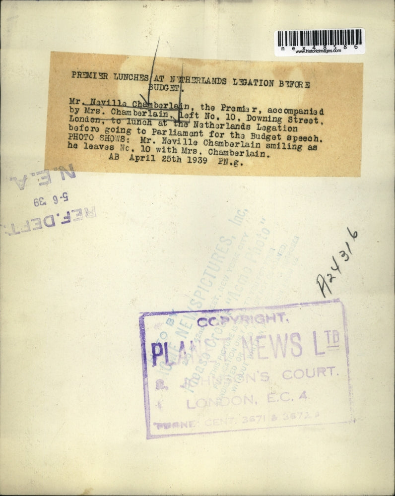 1939 Press Photo Mr. Neville Chamberlain accompanied by Mrs. Chamberlain