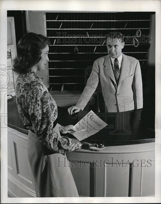 1947 Press Photo Hotel safety deposit vault or safe