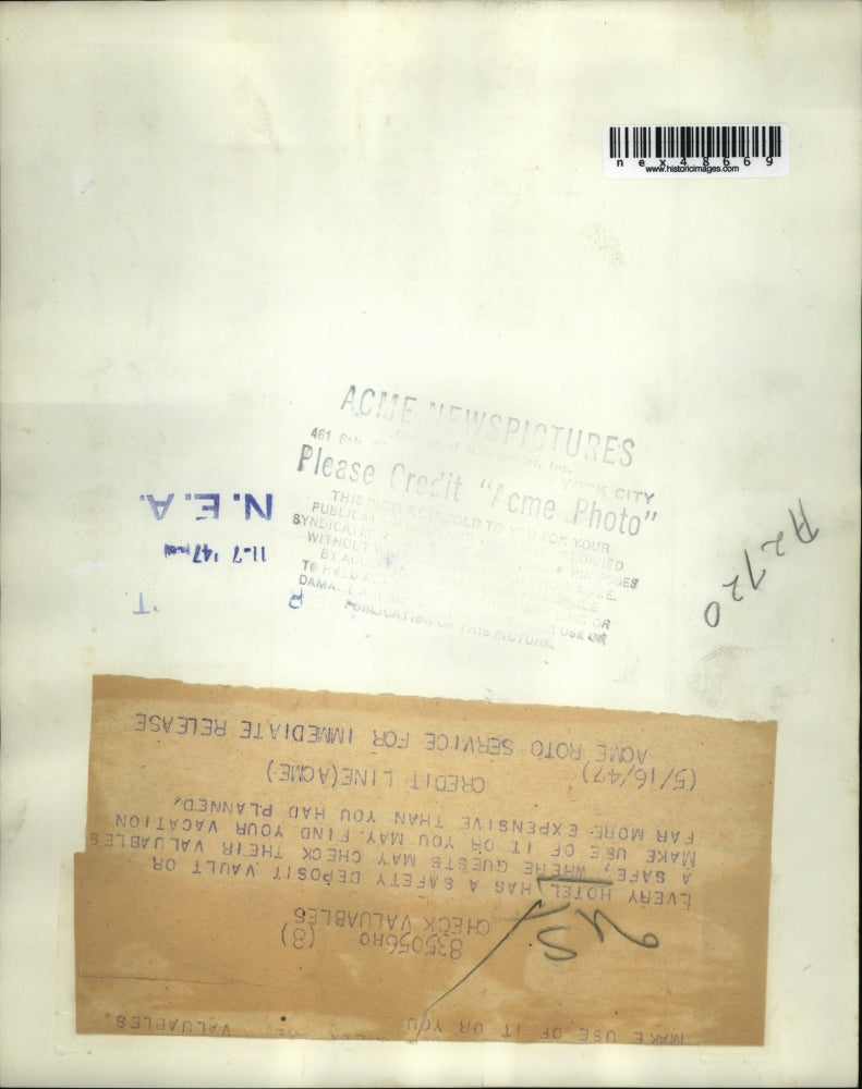 1947 Press Photo Hotel safety deposit vault or safe