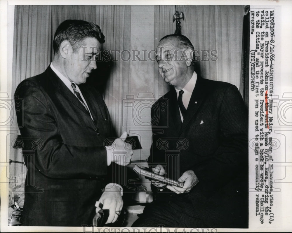 1966 Press Photo Mayor Henry Maier of Milwaukee