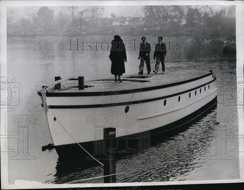 Load image into Gallery viewer, 1934 Press Photo First boat of high-powered Thames taxi boat at Walton on Thames
