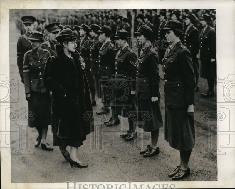 Load image into Gallery viewer, 1939 Press Photo Mrs.Neville Chamberlain inspect Auxiliary Territorial Service
