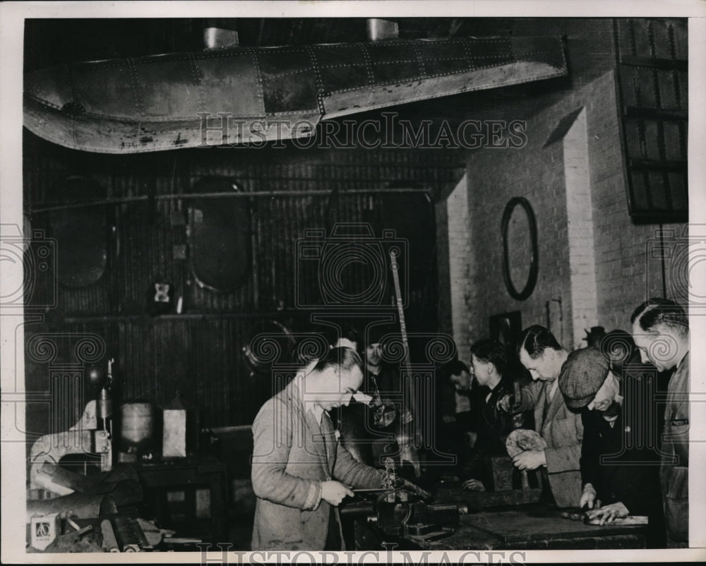 1940 Press Photo The trainees at work in Watford Training Center