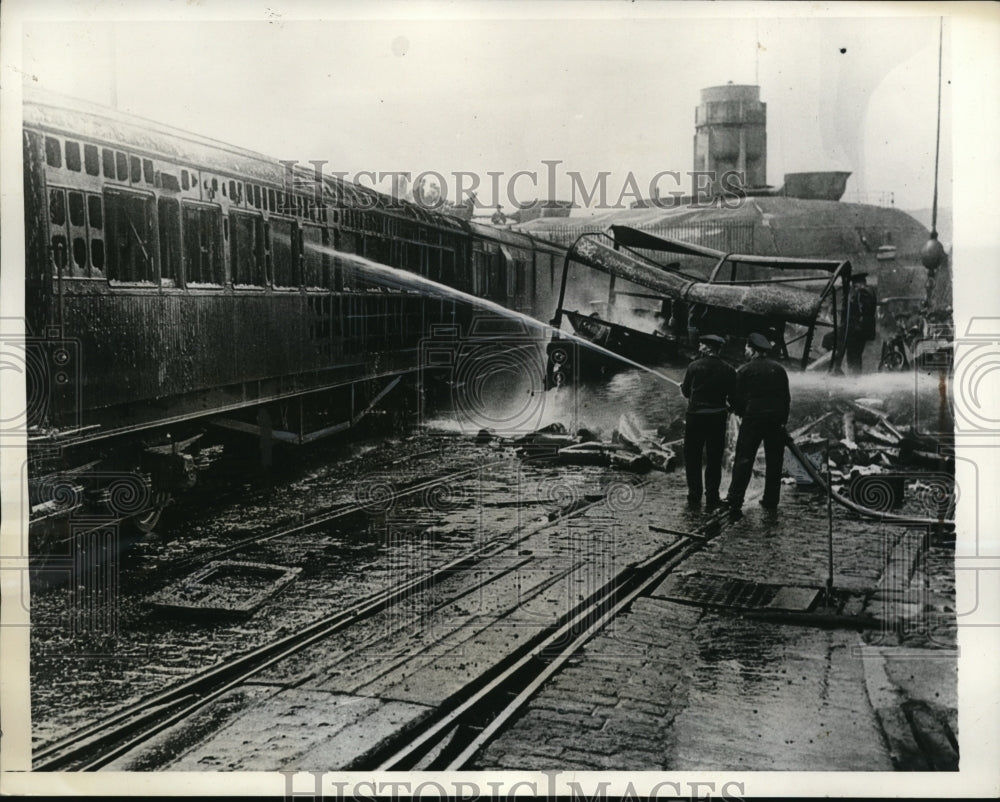 1935 Press Photo Dover Admiralty Pier explosion of lorry filled with ammo shells