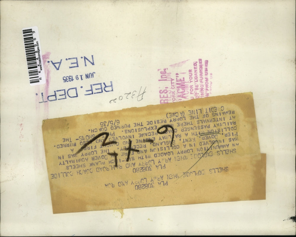 1935 Press Photo Dover Admiralty Pier explosion of lorry filled with ammo shells