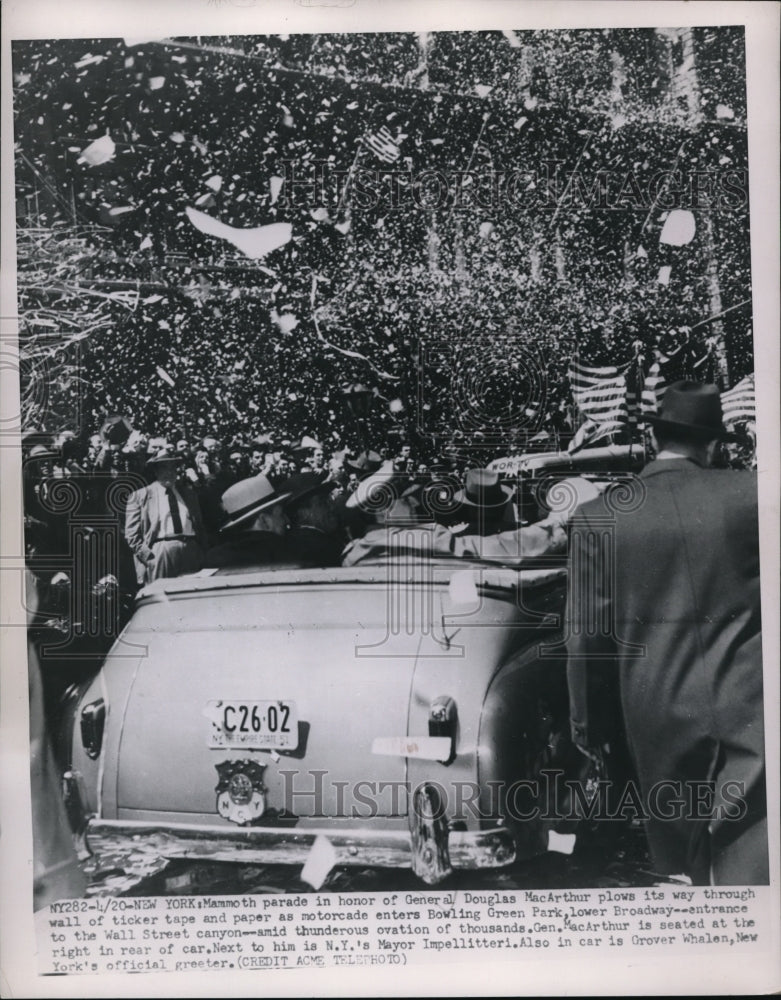1951 Press Photo NY Parade to honor Gen Douglas MacArthur in ticker tape