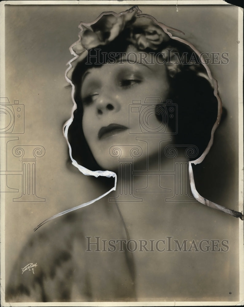 Load image into Gallery viewer, Press Photo Patricia Ann Manners on WBBM Air theater Chicago
