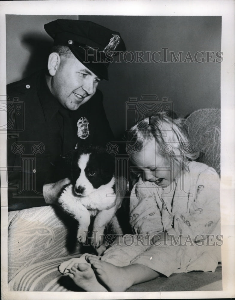 1950 Press Photo 7week old puppy w/Clara Sowards, 2 1/2 & Patrolman Cliff Holmes
