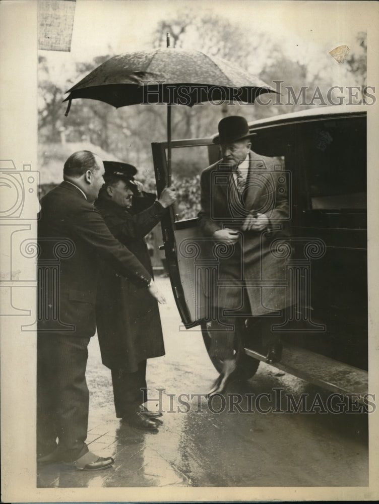1928 Press Photo General John J Pershing greeted by Comm Julian Thomas in Paris