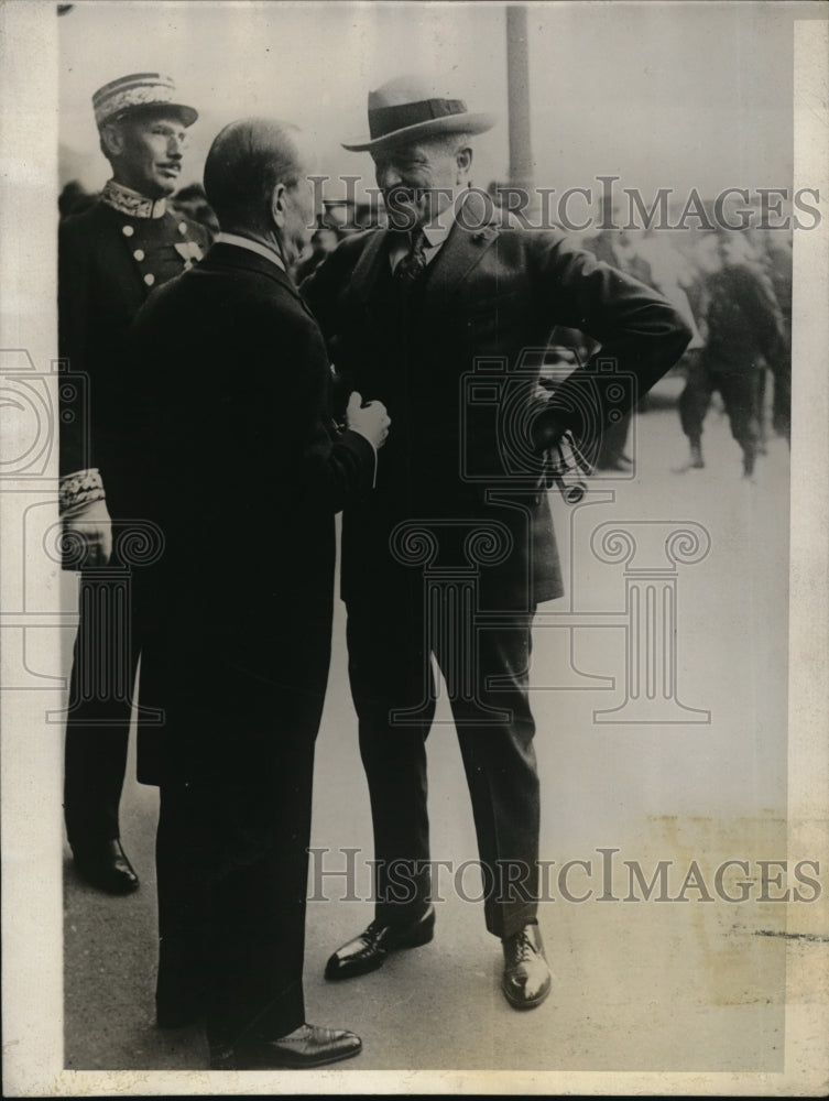 1930 Press Photo General Pershing in a happy mood at Hotel Crillon in Paris