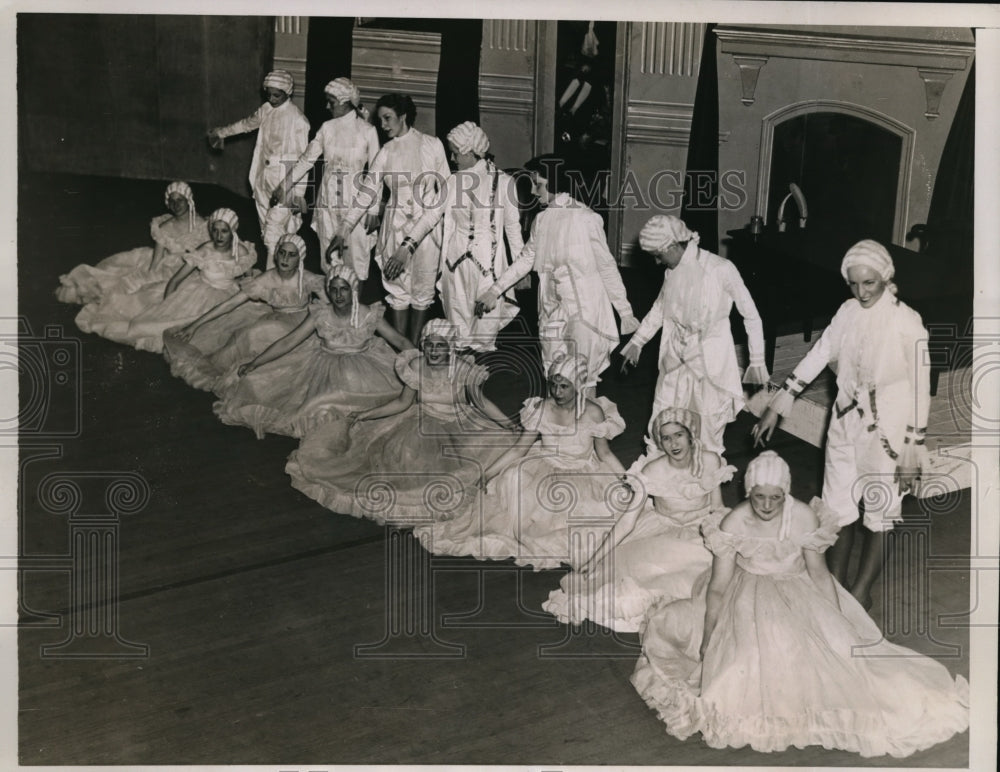 1935 Press Photo Philadelphia on Parade Pageant Minuet in Victorian Costumes