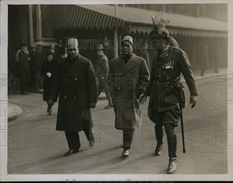 Load image into Gallery viewer, 1930 Press Photo Fazl ul Hag, one of the delegates with Captain Raja
