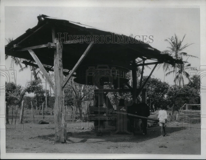 Load image into Gallery viewer, 1934 Press Photo The horse power water lift in Nicaragua
