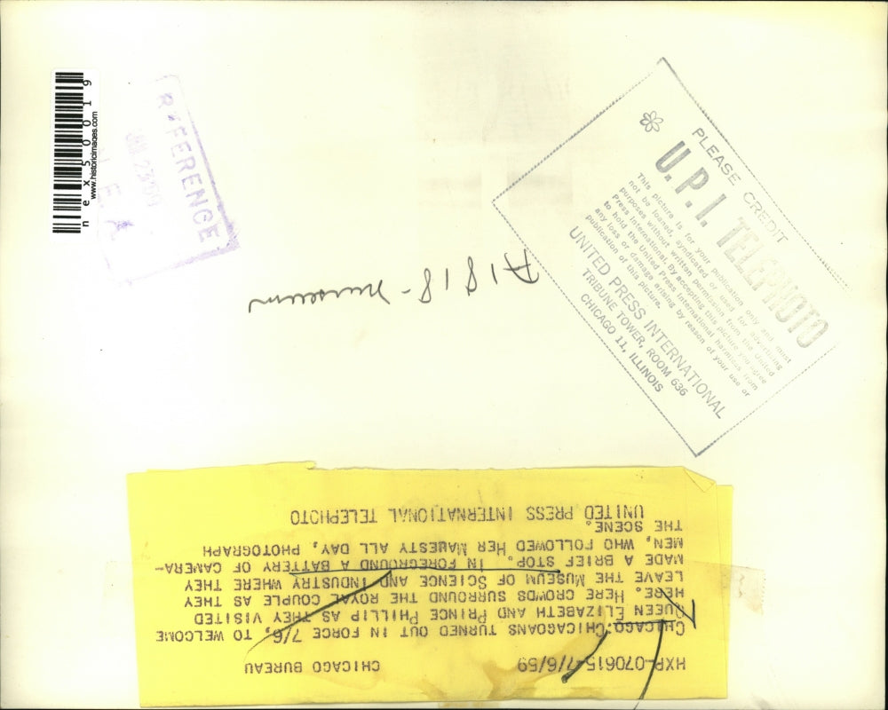 1959 Press Photo Queen Elizabeth & Prince Phillip surrounded by Chicagoans