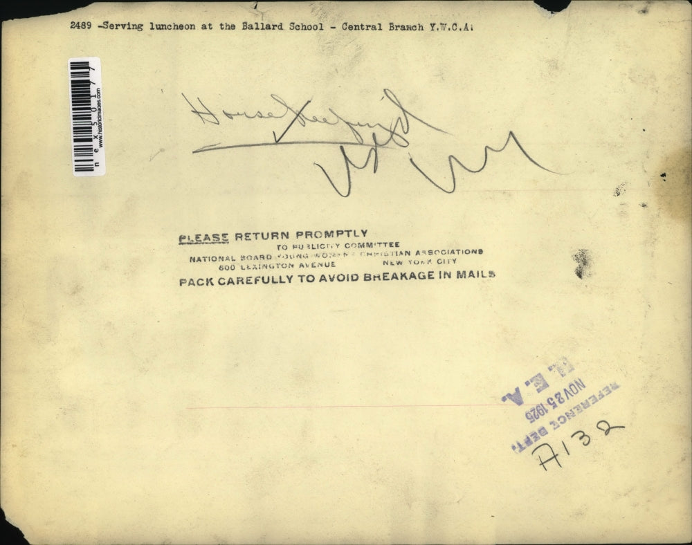 1925 Press Photo ladies serving luncheon at the Ballard School, YWCA