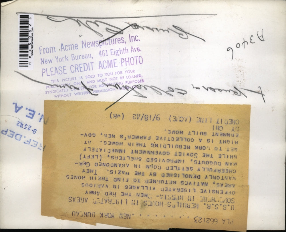 1942 Press Photo USSR Rebuilds home in liberated areas