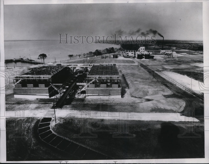 Load image into Gallery viewer, 1934 Press Photo Bromine extraction plant at Dow Chemical Co in NC

