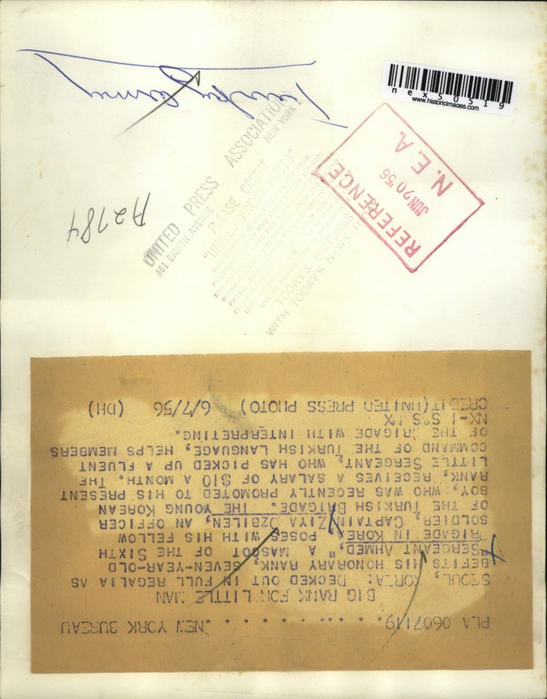 1956 Press Photo Seoul Korea Sgt Ahmed age 7 & soldier Capt Ziya Ozbilen