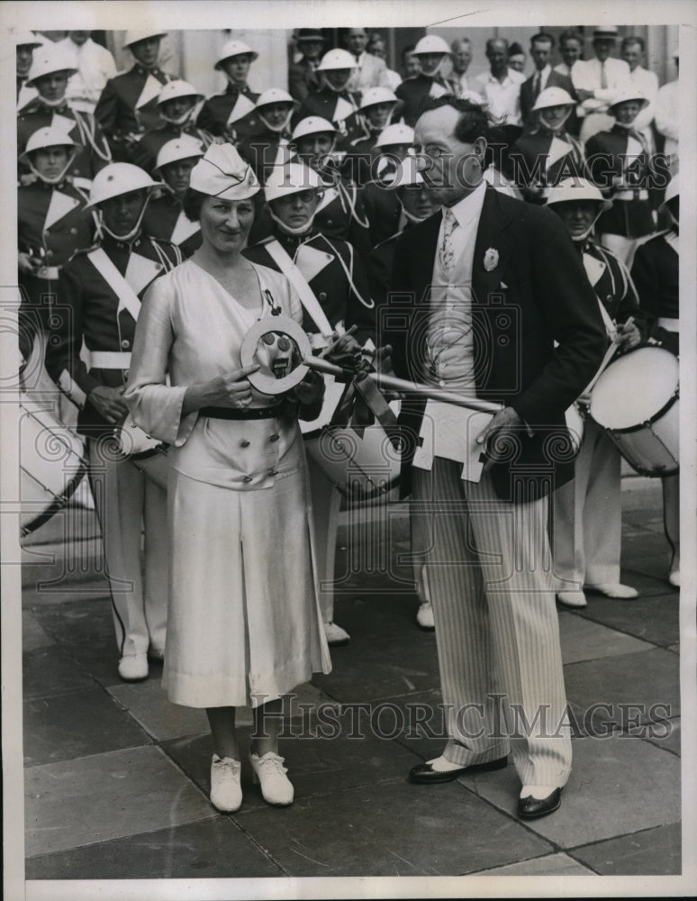 Load image into Gallery viewer, 1937 Press Photo Mayor EG Sewell of Miami Fla &amp; Dorothy Frooks American Legion
