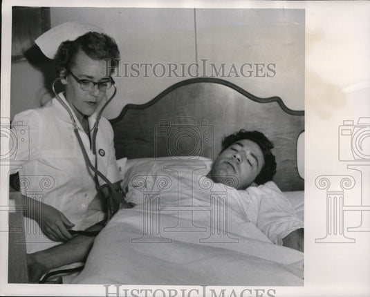 1953 Press Photo Cleveland Ohio RN J Toncres BP of checks Raymon Schwab