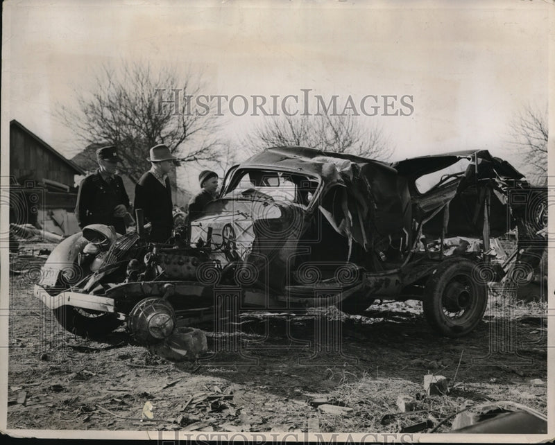 Load image into Gallery viewer, 1938 Press Photo Hickville Ohio 7 girls killed in auto accident
