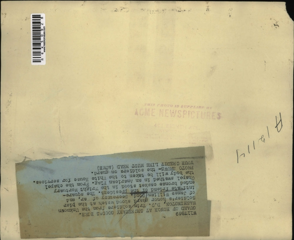 Press Photo Soldiers stood watch over James William Good secretary of War