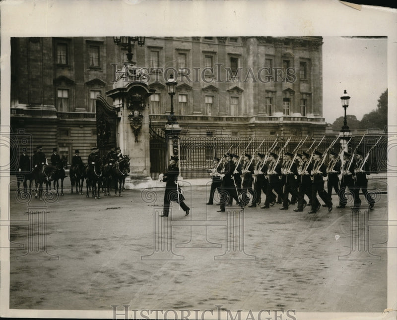 Load image into Gallery viewer, 1927 Press Photo Duke of Connaught &amp; Trooping of the Colours for King

