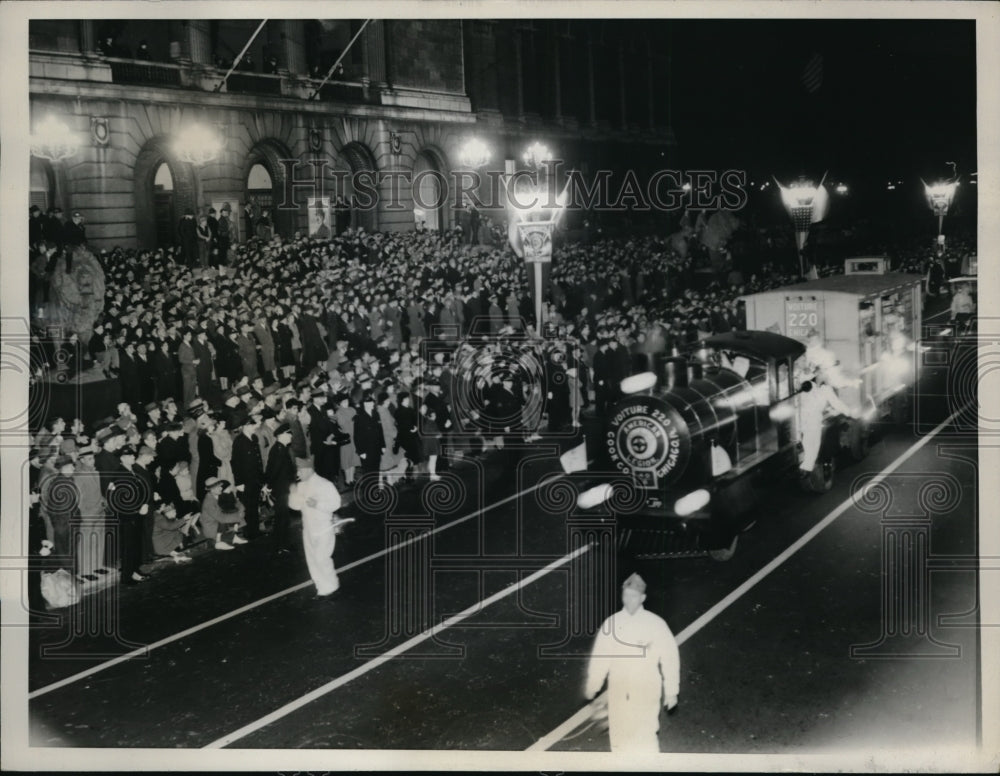 1939 Press Photo Chicago Michigan Blvd parade by La Societe Des Hommes
