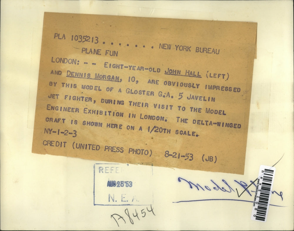 1953 Press Photo London John Hall & Dennis Mogan with model of Gloster Javelin