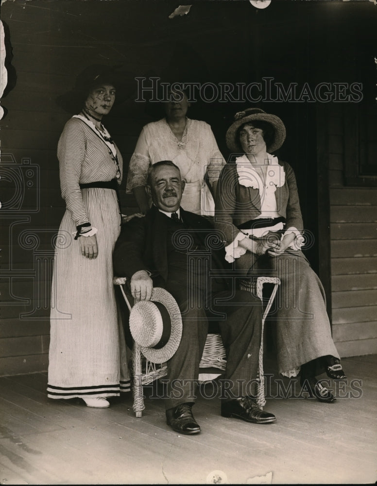 1913 Press Photo Judge Edward McCall and family