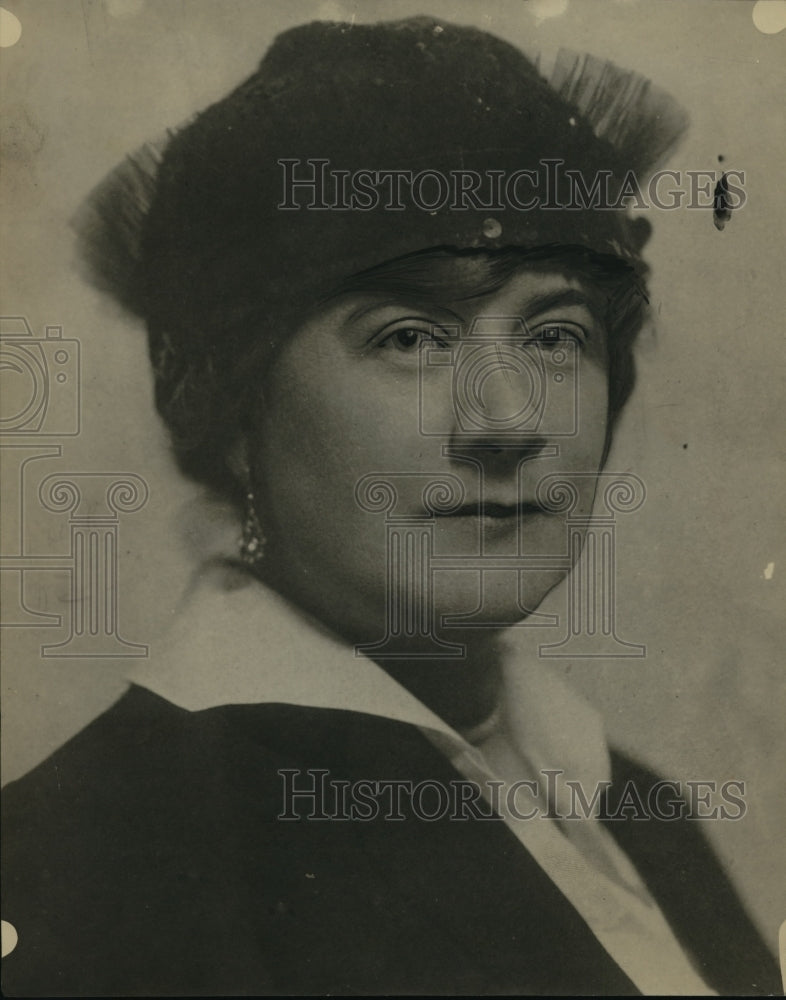 1921 Press Photo Winifred James British authoress