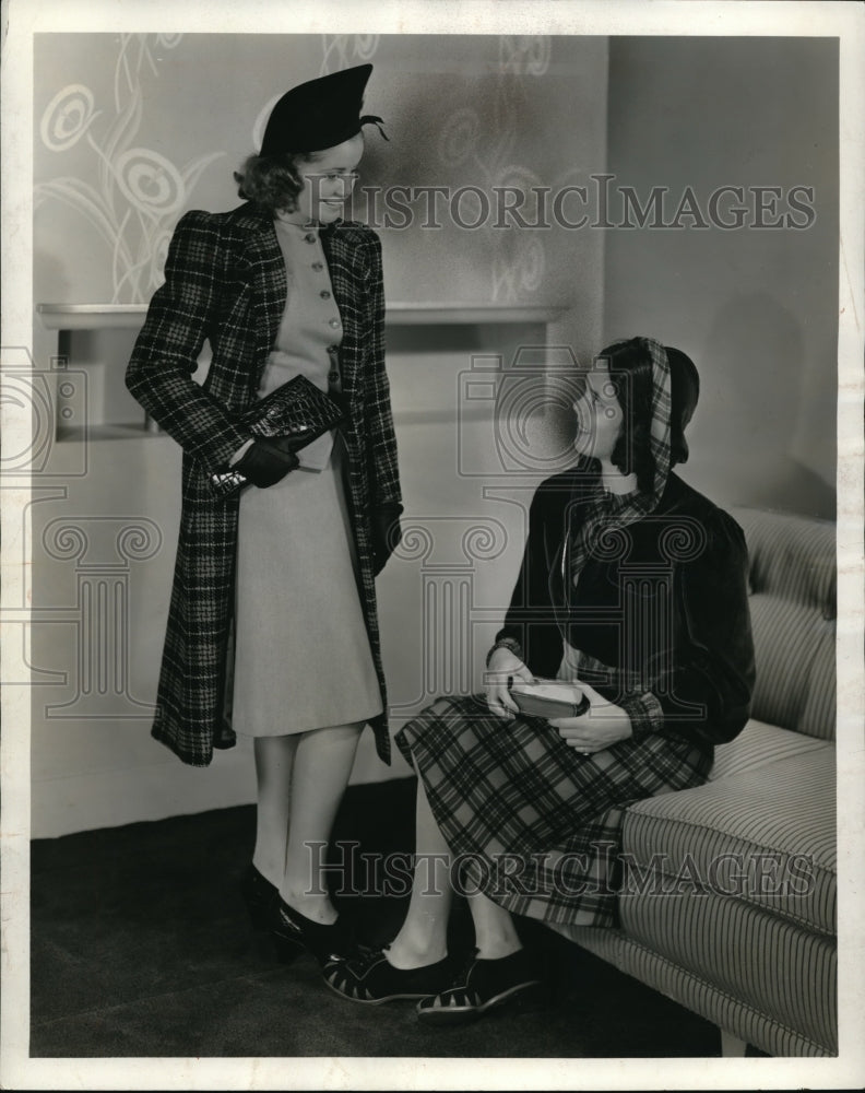 1939 Press Photo Plaid dress & skirt fashions on models - nex51356