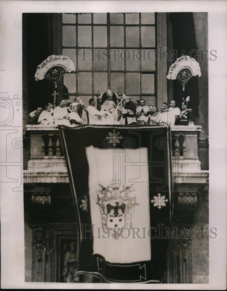 1937 Press Photo Pope Pius attends Easter Mass at St Peter's in Rome