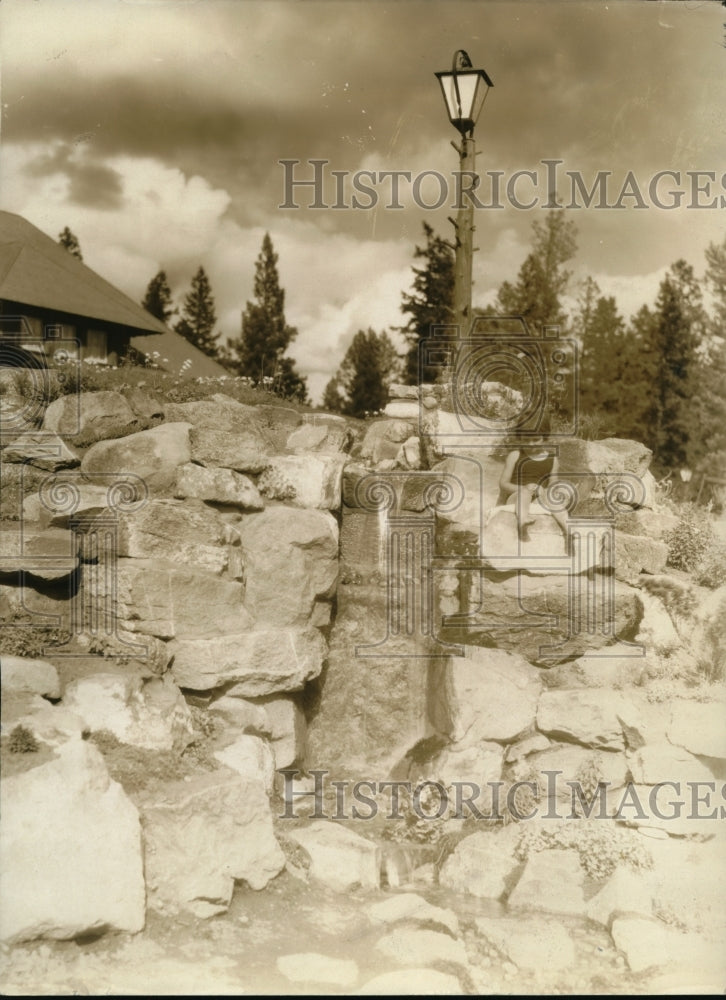 1928 Press Photo Young mistress from New York enjoying in front of Jasper Park