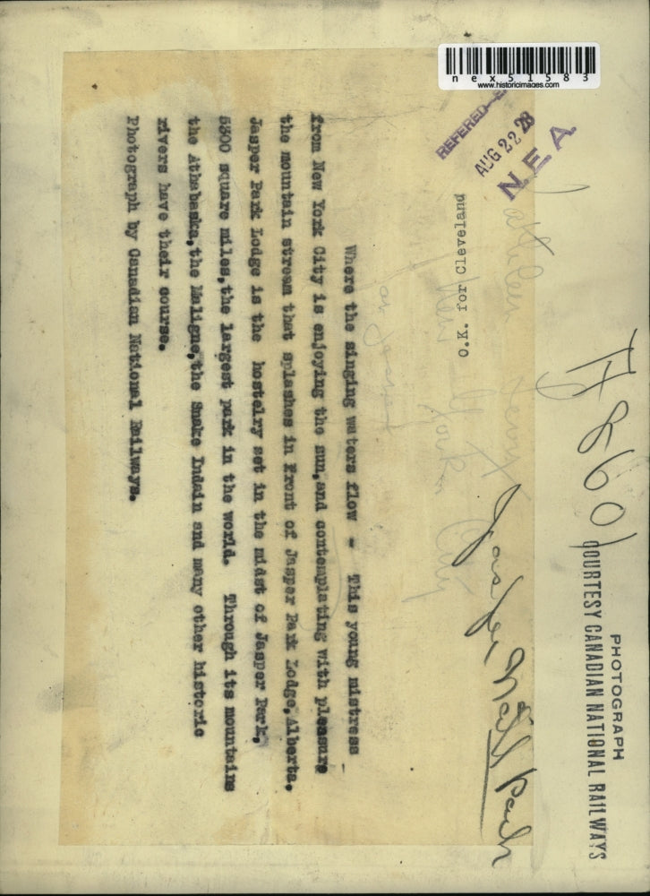 1928 Press Photo Young mistress from New York enjoying in front of Jasper Park