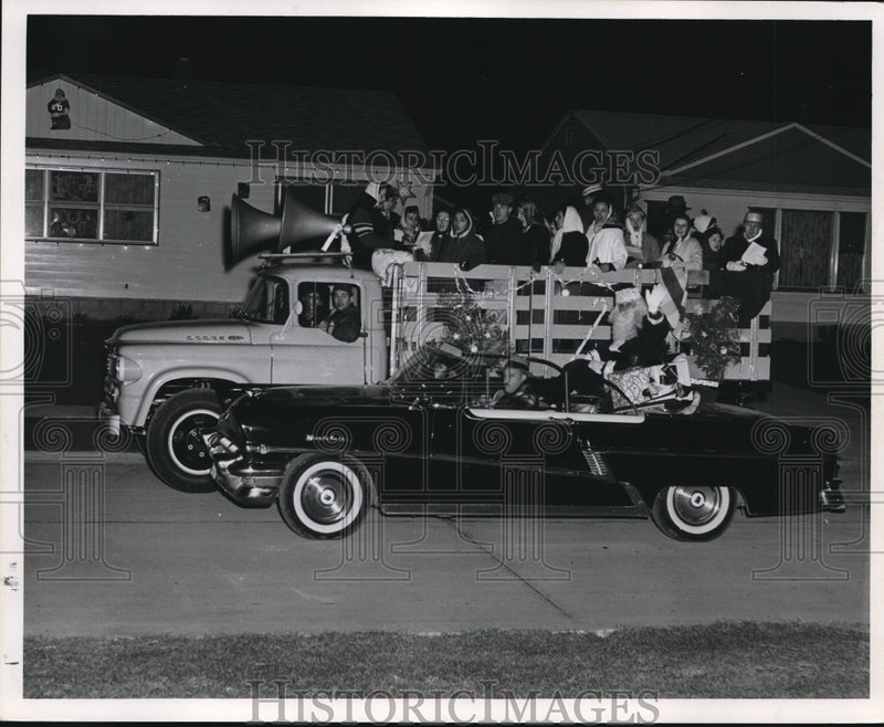 Load image into Gallery viewer, 1959 Press Photo Mayor James H. Topping, Brook Park (as Santa)

