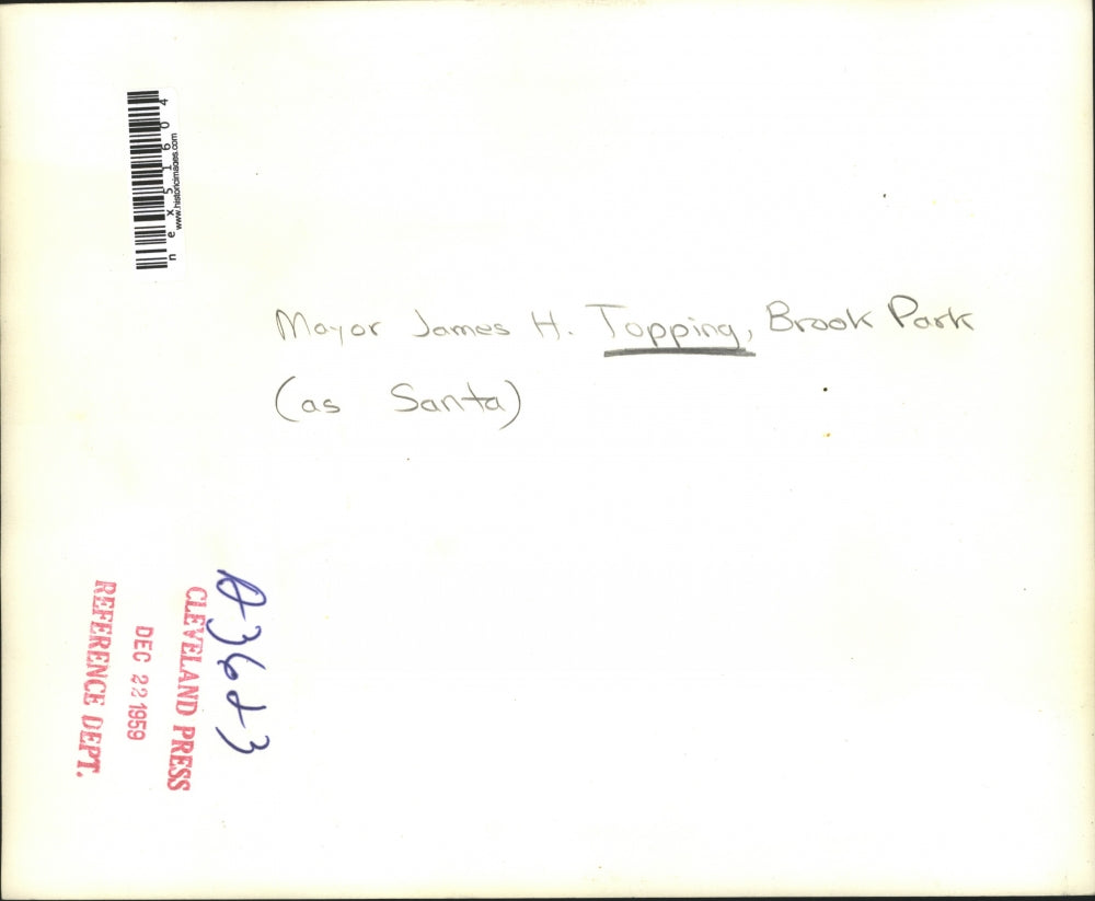 1959 Press Photo Mayor James H. Topping, Brook Park (as Santa)