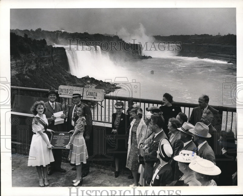Load image into Gallery viewer, 1941 Press Photo Niagara Falls NY Rainbow Bridge opens MP OReilly, B Ward
