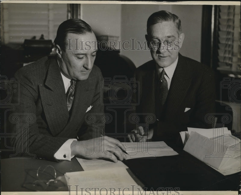Load image into Gallery viewer, 1933 Press Photo John S Pratt asst US Atty Gen &amp; DA Gregory Frederick
