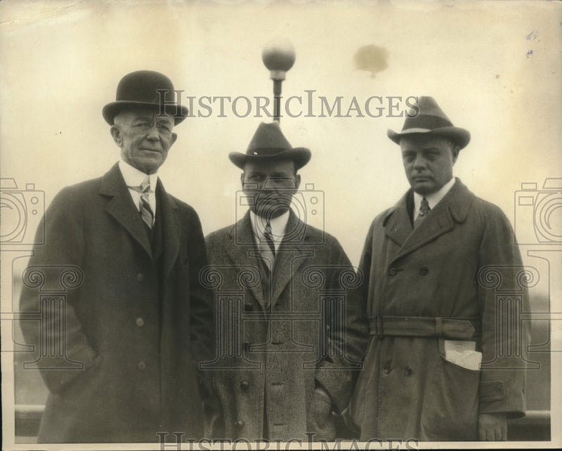 Load image into Gallery viewer, 1924 Press Photo Derby judges Charles Prince, SC Muckle Jr, CW Nay
