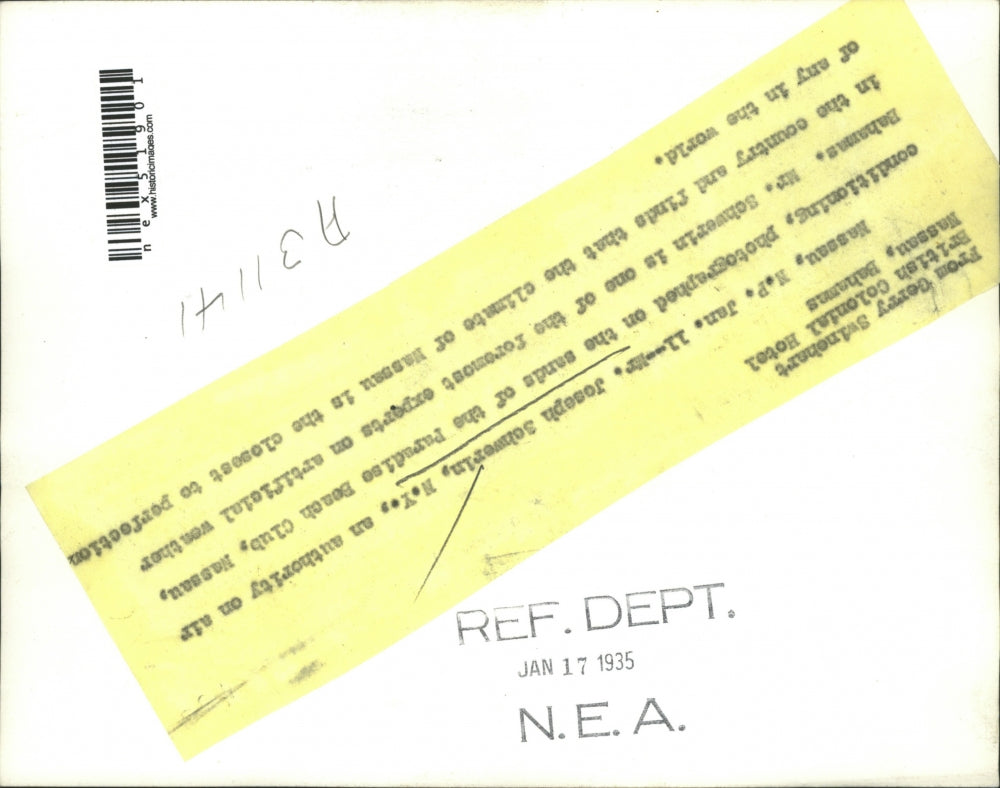 1935 Press Photo Nassau Bahamas Joseph Schwerin of NY at the beach