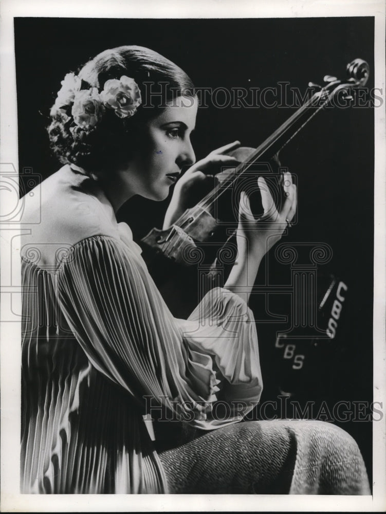 1946 Press Photo Evelyn Kaye, Violin Soloist