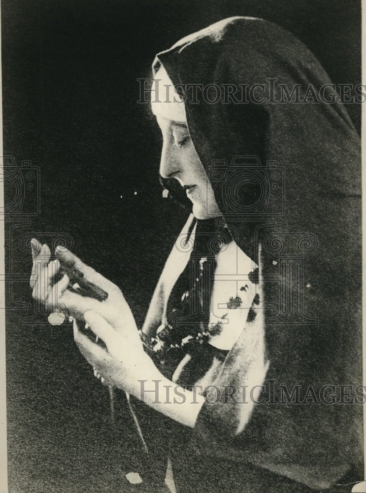 1926 Press Photo Baroness Gingfold authoress